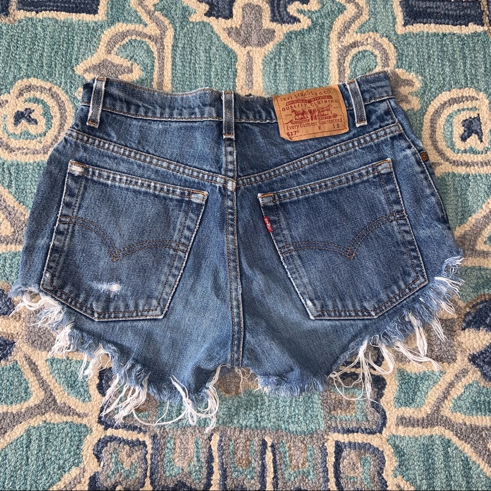 Levi’s 517 cut off jean shorts